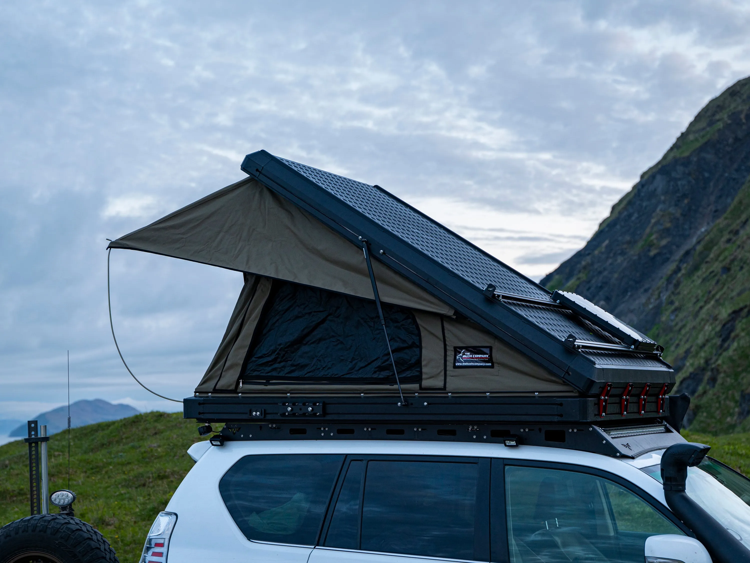 Bush Company DX27 Clamshell Roof Top Tent