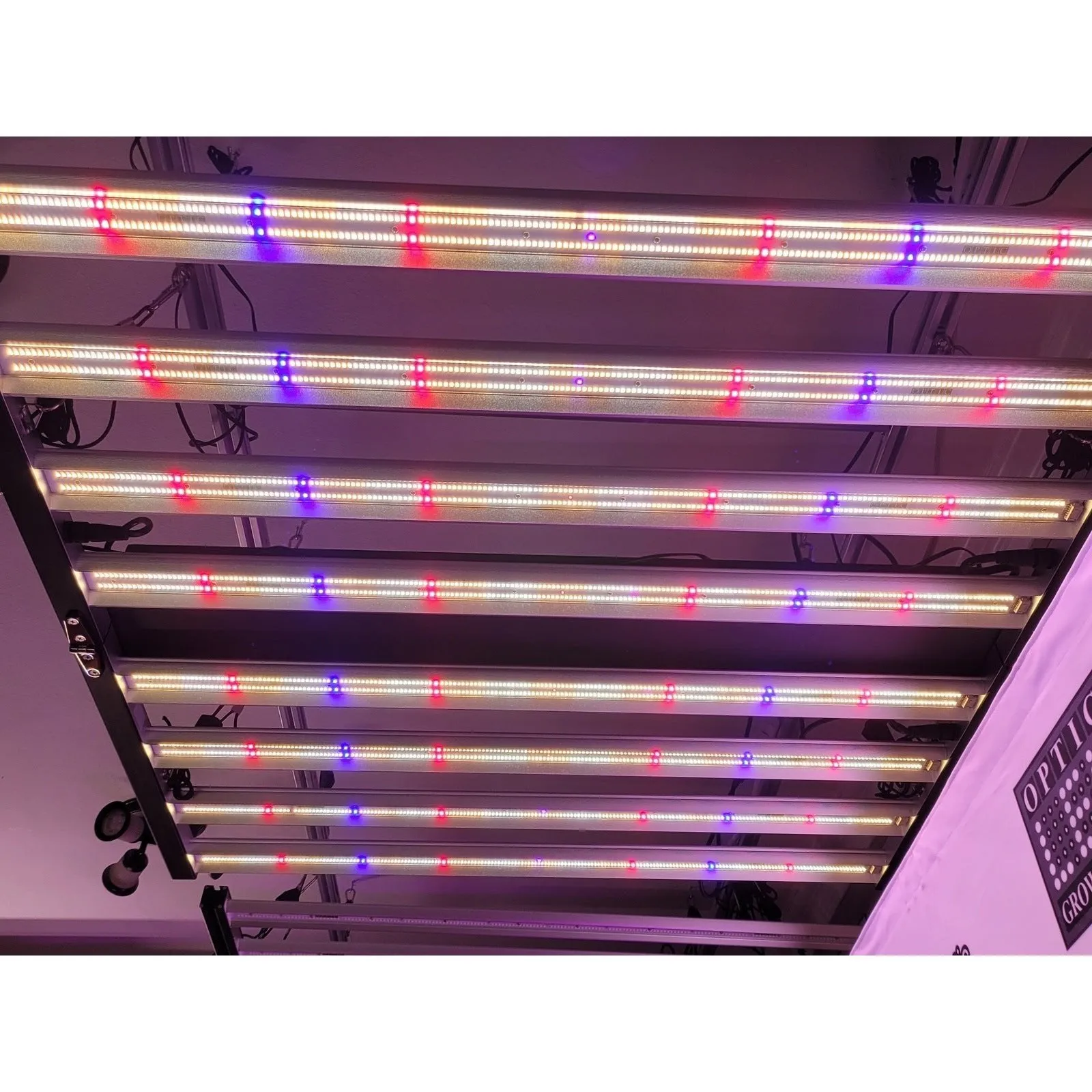 Optic LED Slim 650S Dimmable LED Grow Light 650W (120 Degree) 3500K
