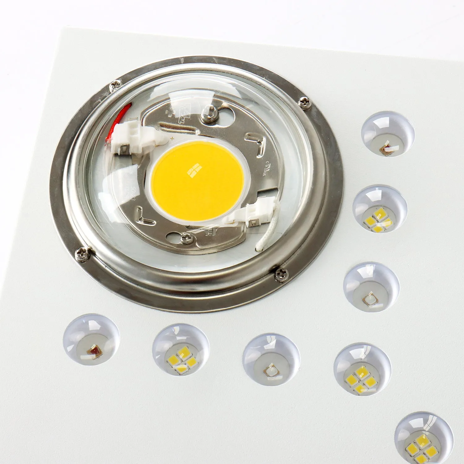 (Sold Out in USA) Optic 8  Gen 3 700 Watt Dimmable LED Grow Light (UV/IR) (8/1/22 release)